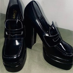 Platform boots/heels size 10 (never been used)